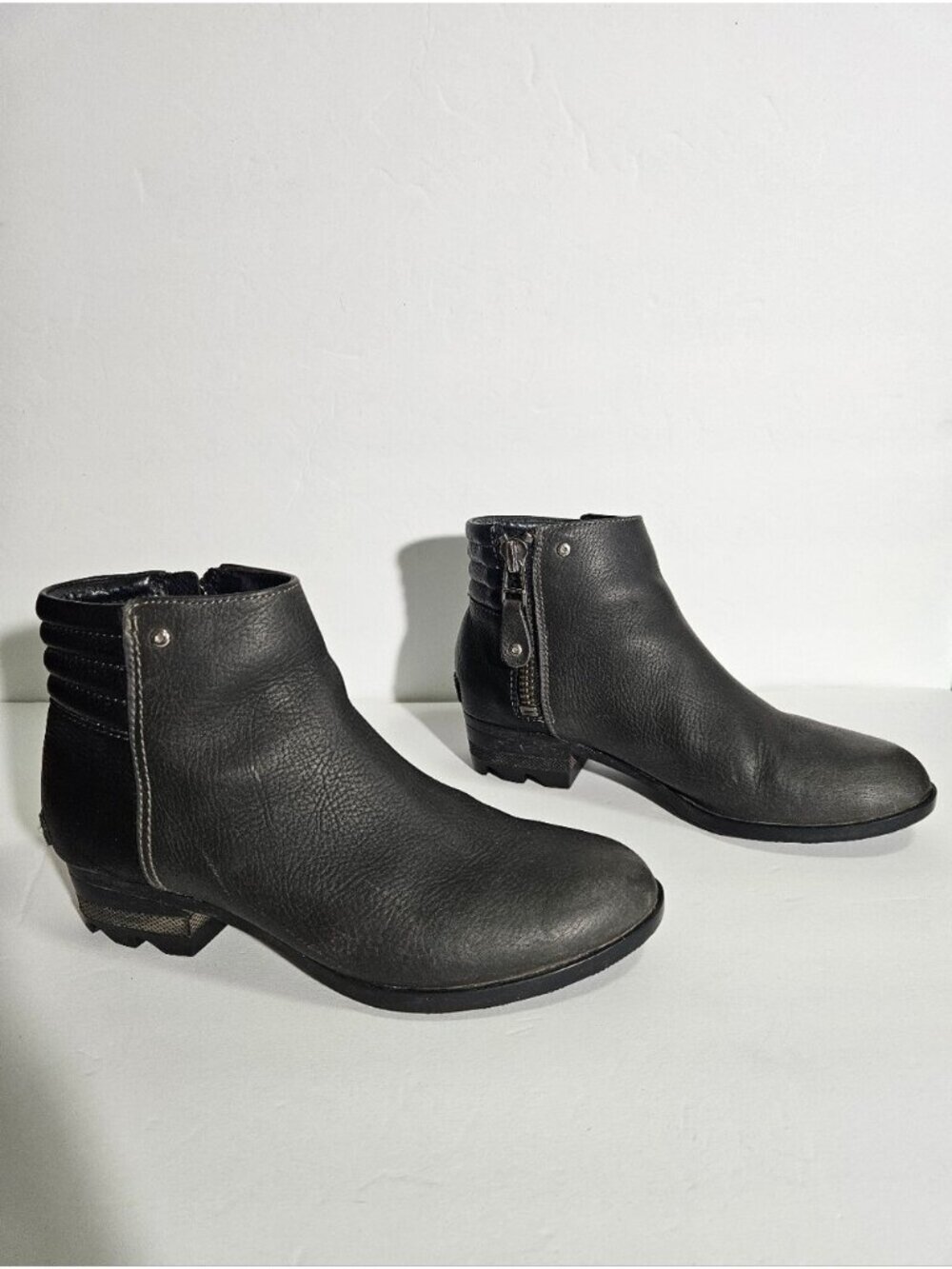 Sorel NL 2548 Two Tone Leather Side Zip Danika Ankle Boots